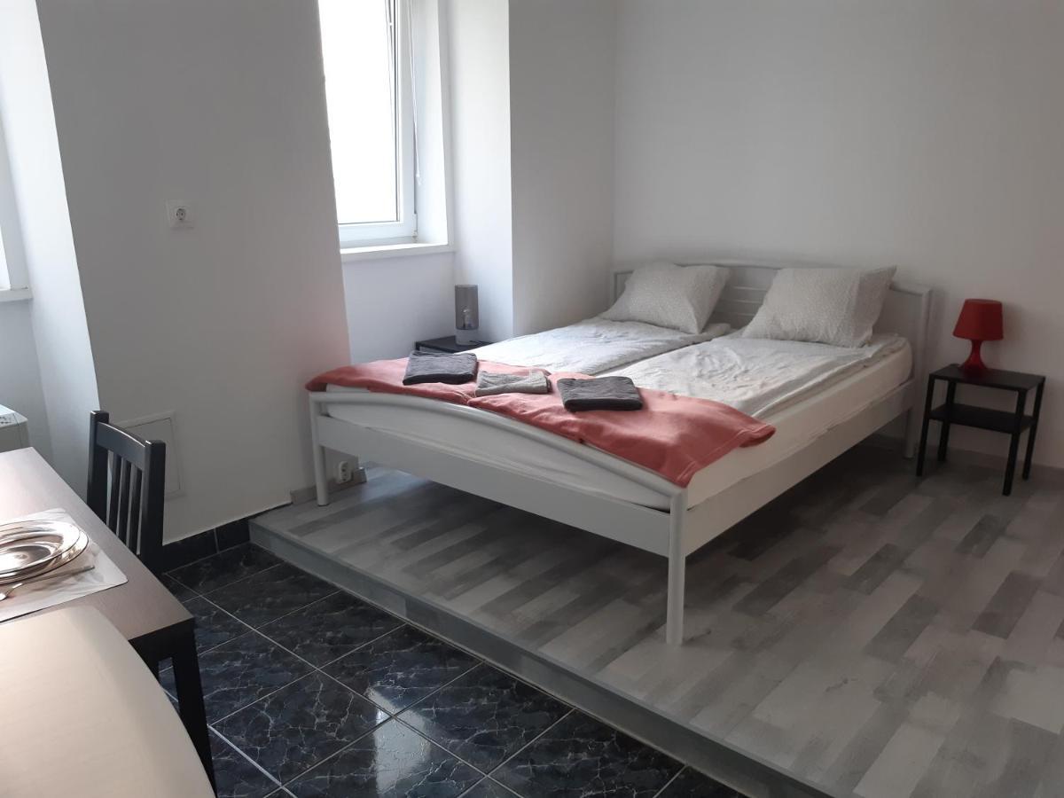 Apartament Small At Corvin Negyed Budapesta